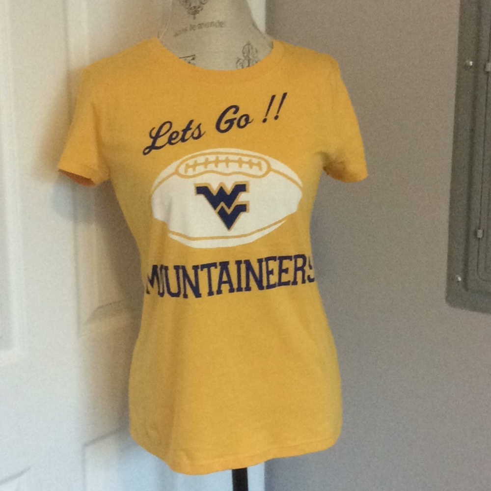 💙🏈💛WVU football t-shirt 💙🏈💛